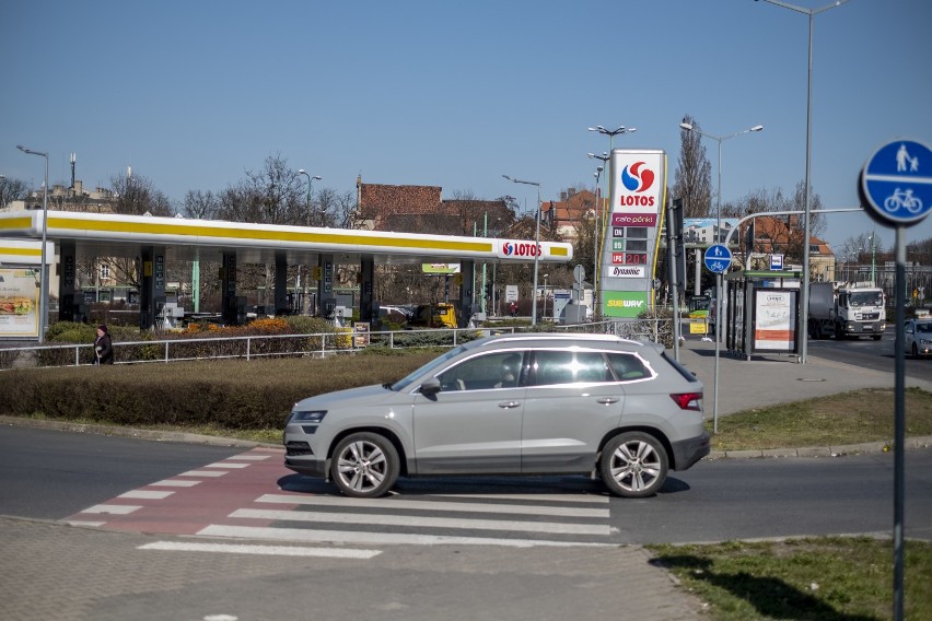 Ceny paliw idą w dół. Tak tanio w Poznaniu nie było od lat!