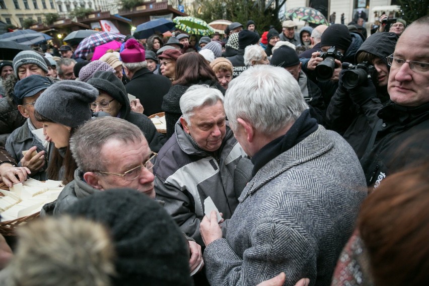 Kraków: spotkanie opłatkowe na Rynku Głównym [ZDJĘCIA]