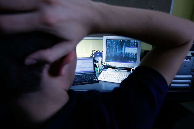 Cyberprzestępcy często przełamują zabezpieczenia internetowe narażając na finansowe straty firmy i urzędy