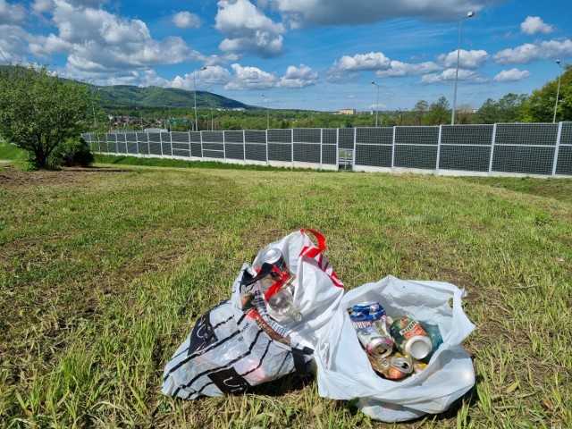 Pierwszych sto osób, które zbiorą reklamówkę śmieci i wyślą jej zdjęcie wraz informacją, gdzie sprzątnie miało miejsce, otrzyma ekologiczną torbę na zakupy