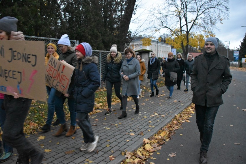Kolejny protest w Wolsztynie pod hasłem "Ani jednej więcej". To reakcja na śmierć 30-latki z Pszczyny