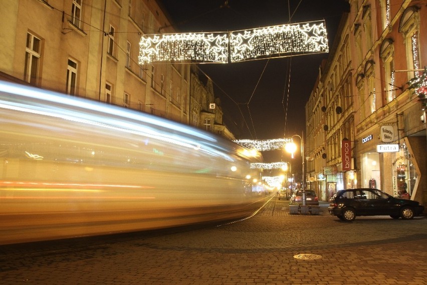 Iluminacja świąteczna i ozdoby na Wolności w Chorzowie [ZDJĘCIA]. Miasto gotowe na Boże Narodzenie