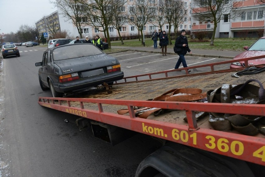 Poznań: Z osiedla Chrobrego zniknęły wraki samochodów
