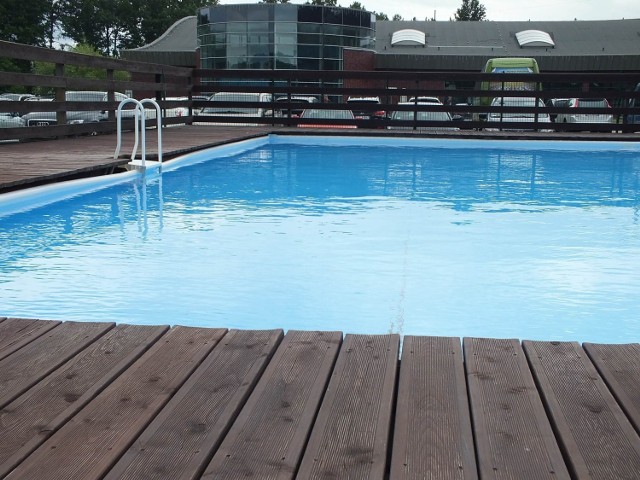 W sobotę otwarto letnie baseny w Starachowicach. Wyposażenie całego kąpieliska jak przed rokiem