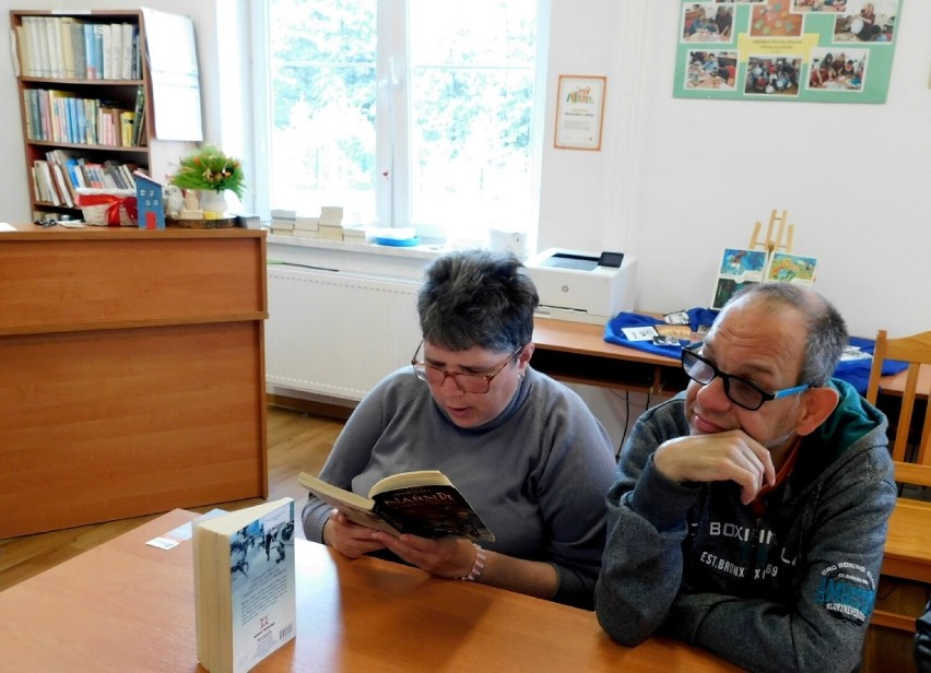 Zajęcia biblioterapeutyczne w bibliotece w Starym Wielisławiu