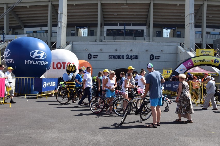 Miasteczko rowerowe przed Stadionem Ślaskim