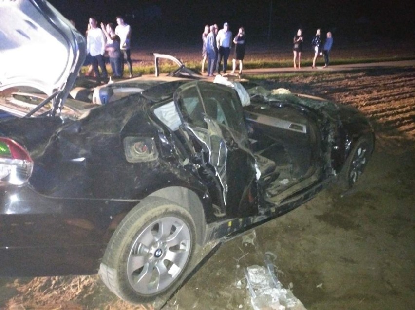 Wypadek w Annowie (gmina Gąsawa). Nie żyje młody żninianin. Kierowca jechał autem marki BMW [zdjęcia, 12.09.2020]