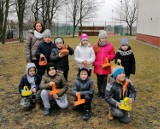 Uczniowie SP nr 1 w Gniewkowie w pogoni za wielkanocnym zającem 