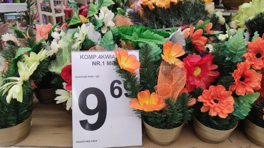 Wszystkich Świętych 2021 w Piotrkowie: kwiaty i wiązanki,...