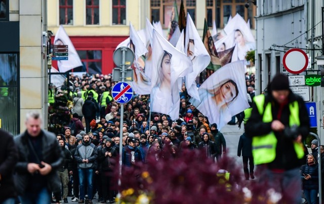 Zgromadzenie, któremu przewodniczył nowy bydgoski biskup, ks. Krzysztof Włodarczyk rozpoczęło się na Starym Rynku, a uczestnicy przeszli ulicami miasta pod Bazylikę Mniejszą pw. św. Wincentego a Paulo.