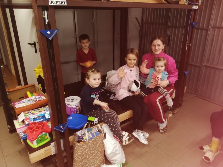 Pierwszy rodziny uchodźców dotarły do powiatu pleszewskiego