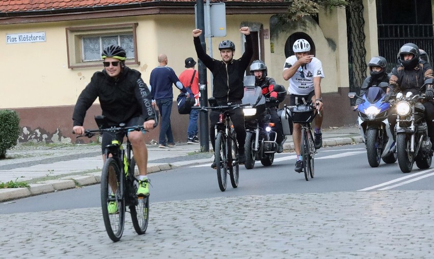 Bracia Collins na rowerach przyjechali z Sopotu do Legnicy, aby ratować życie Amelki!