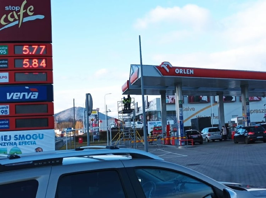 Sprawdzamy, ile kosztuje paliwo w Wałbrzychu 25.02.2022, w...
