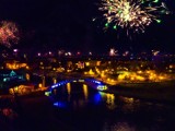 Magia kolorów nad Nową Solą! Zobacz, jak mieszkańcy witali Nowy Rok. Fota z drona opublikowała wideo 