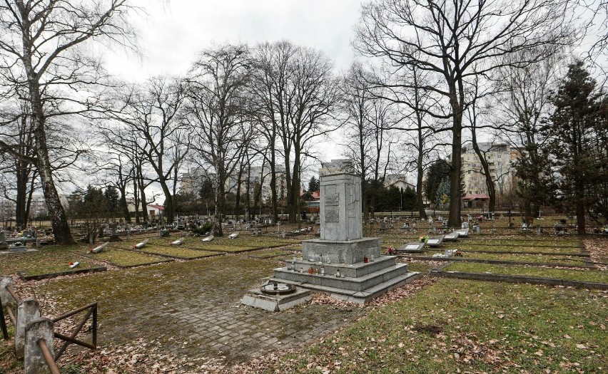 Rzeszów. Pomnik radziecki stanie obok dołu śmierci, w którym stalinowcy ukryli ciała polskich patriotów? [ZDJĘCIA]