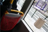 Mobilne czytelnie w gdańskich tramwajach. Po kilku dniach akcji książki ukradziono
