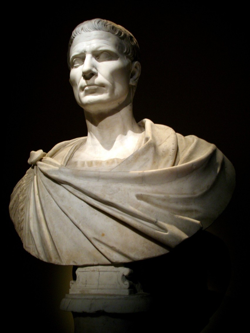 14 lutego  44 p.n.e. – Gajusz Juliusz Cezar został obwołany...