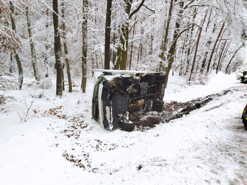 Na drodze krajowej nr 45 w Osowcu doszło do zderzenia dwóch...