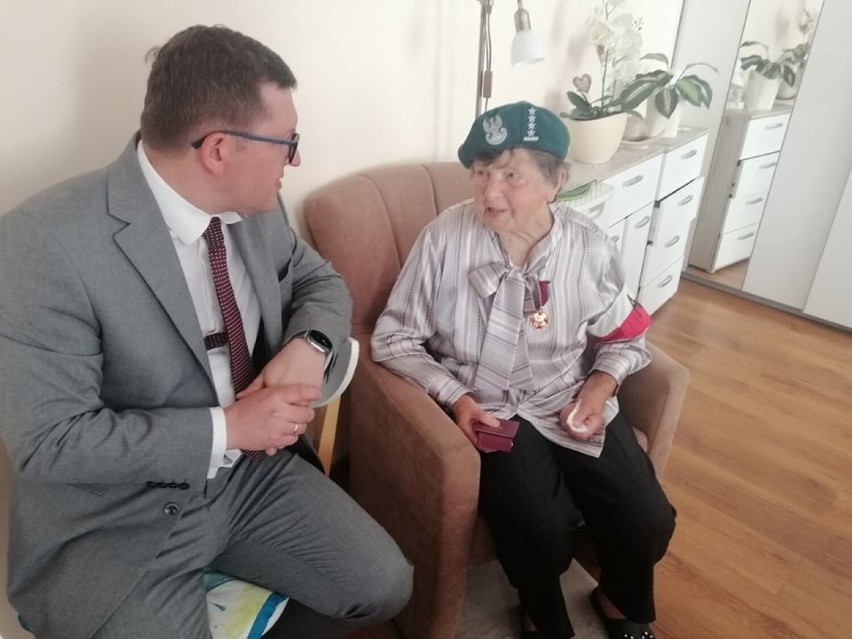 Sławno: Kapitan Zofia Piec otrzymała Złoty Krzyż Zasługi nadany przez prezydenta RP