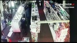 Częstochowa: Kradzież w sklepie Neonet. Nagranie opublikowane przez policję ma pomóc w zatrzymaniu sprawców