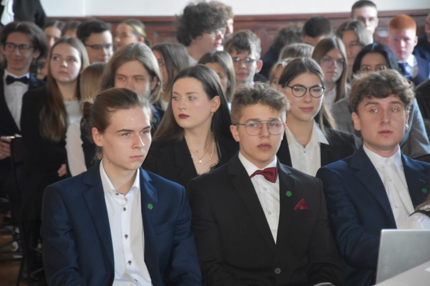 Uczniowie klas czwartych z I LO w Wągrowcu zakończyli rok szkolny. Przed nimi matura 