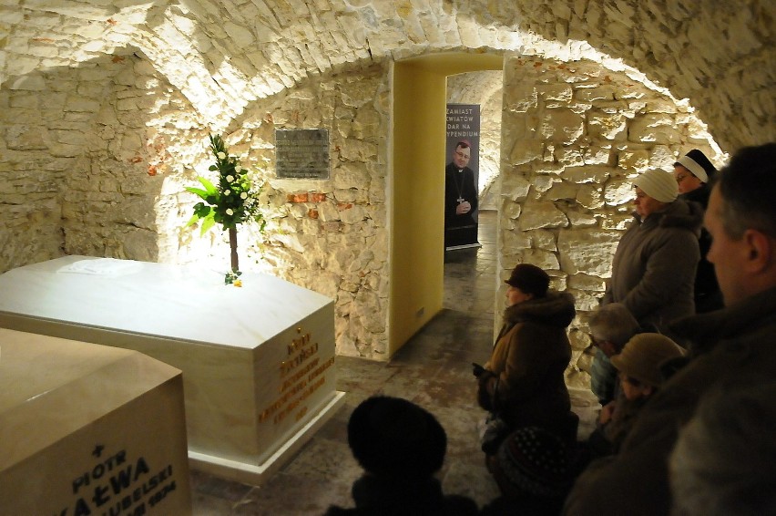 Lublin: Można już odwiedzać grób abp. Życińskiego (WIDEO, ZDJĘCIA)