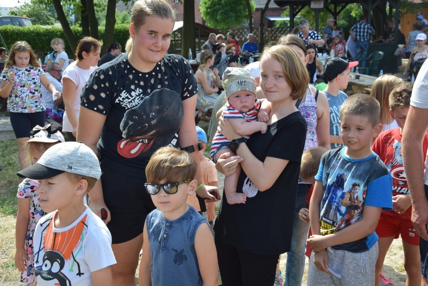 Festyn Osiedla nr 4 "Rodzinnego" w Pleszewie w promieniach słońca