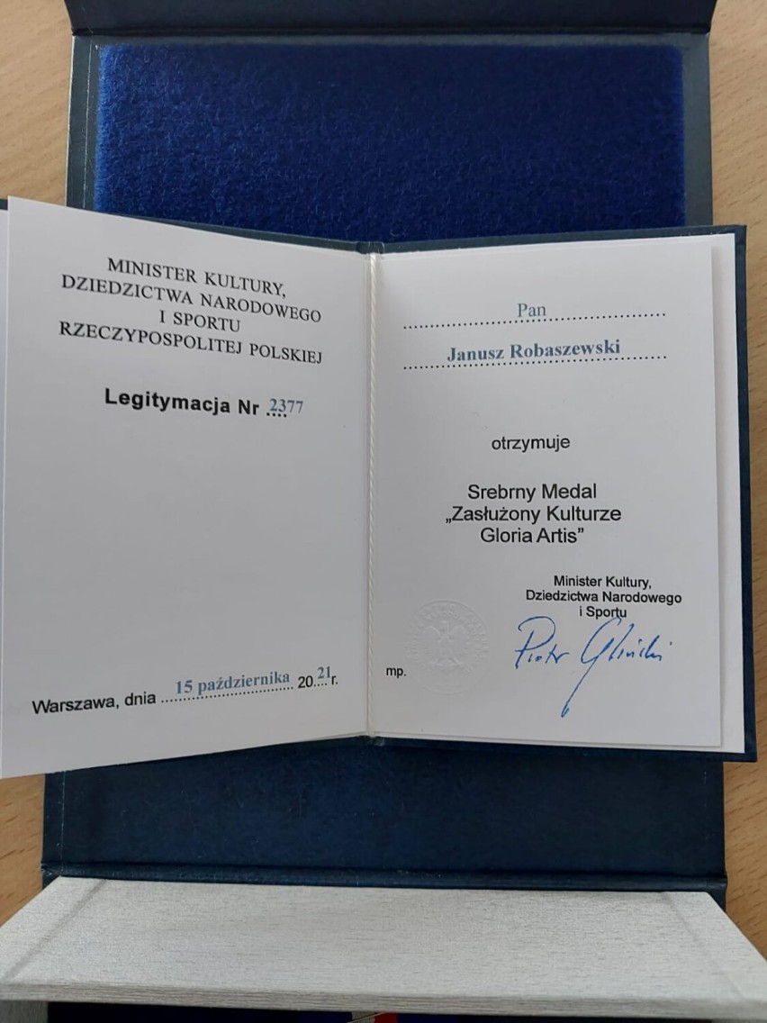 Janusz Robaszewski ze Stronia Śląskiego ze Srebrnym Medalem "Zasłużony Kulturze Gloria Artis" 