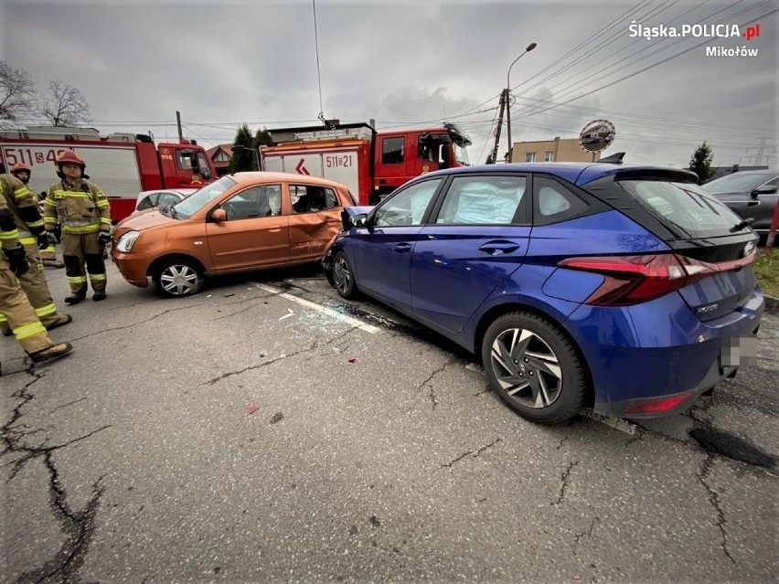 Mikołów: Zignorowała znak "stop" i w efekcie w Mikołowie zderzyły się trzy samochody