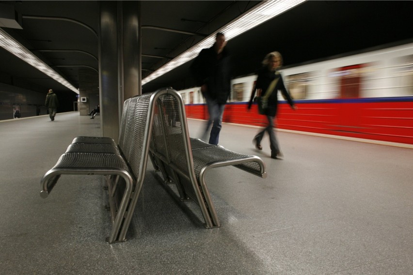 Warszawskie metro wymaga remontu. Wagony będą jechały przez...