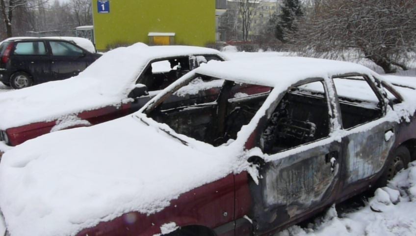 Kto podpalił samochody na os. Łęgi?