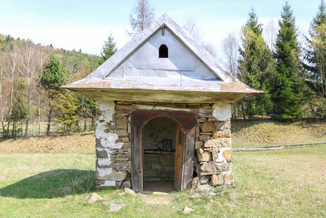 Kapliczka - jeden z najbardziej rozpoznawalnych znaków nieistniejącej wsi Czarne