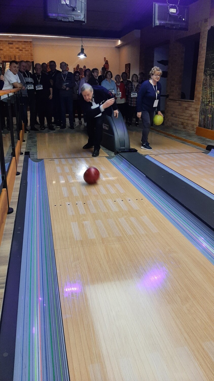Seniorzy z powiatu rywalizowali w III Chmieleńskich Mistrzostwach w Bowlingu 60+