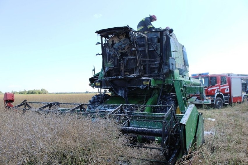 Pożar kombajnu w powiecie braniewskim [zdjęcia]