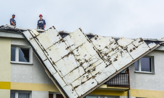 Strażacy w całym regionie interweniowali od piątkowej nocy aż 5 tysięcy razy. Dla porównania - w całym ubiegłym roku interwencji było 25 tysięcy. Wichury zdarły 600 dachów z domów i uszkodziły ponad 1000 budynków.