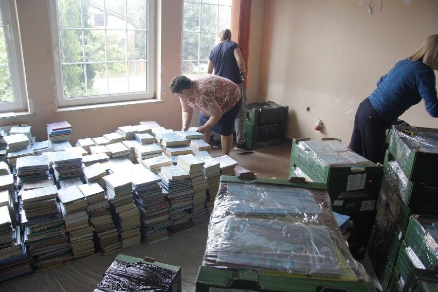 Średzka biblioteka prowadzi intensywnie działania związane z przeniesieniem książek do nowego miejsca, na czas remontu budynku