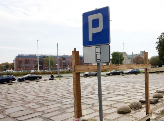 Plac po parkingu na Podzamczu w Szczecinie przejmą teraz archeolodzy. A co będzie później?
