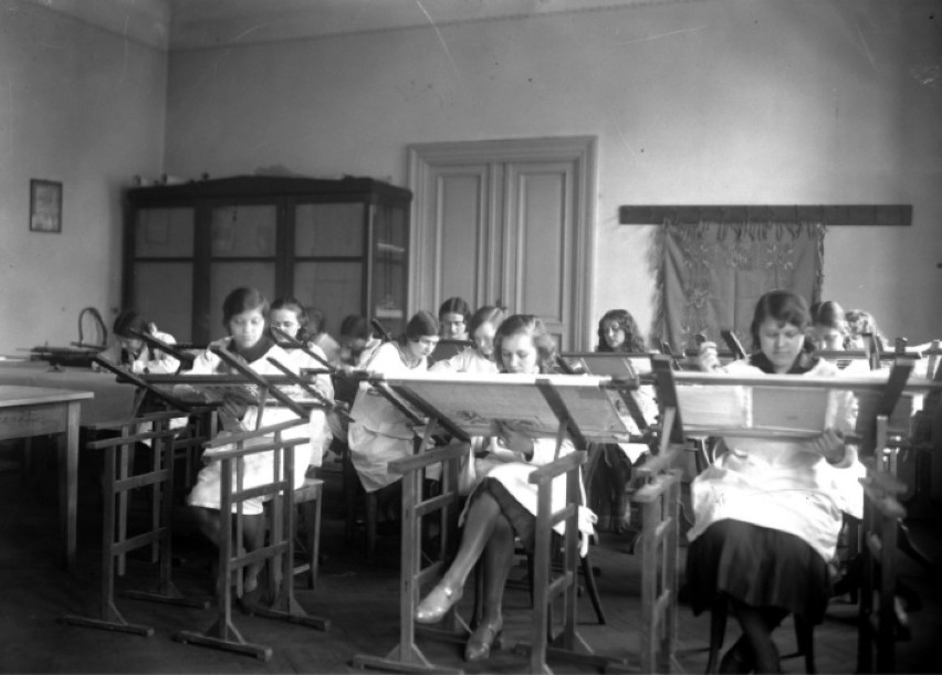 Państwowa Szkoła Zawodowa Żeńska w Krakowie, 1930