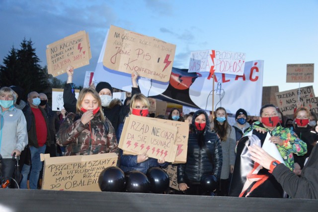 Na ulice miasta wyszły tłumy! Szprotawian wsparli mieszkańcy Żagania, Małomic, Żar i okolicznych miejscowości.