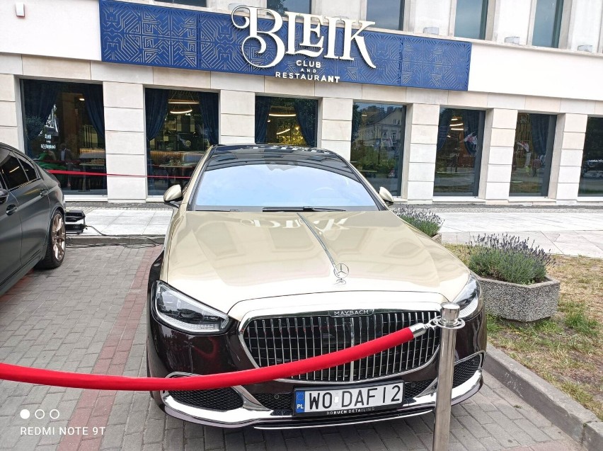 Ale fury! Luksusowe i sportowe samochody na otwarciu klubu BLEIK w Radomiu. Zobaczcie zdjęcia