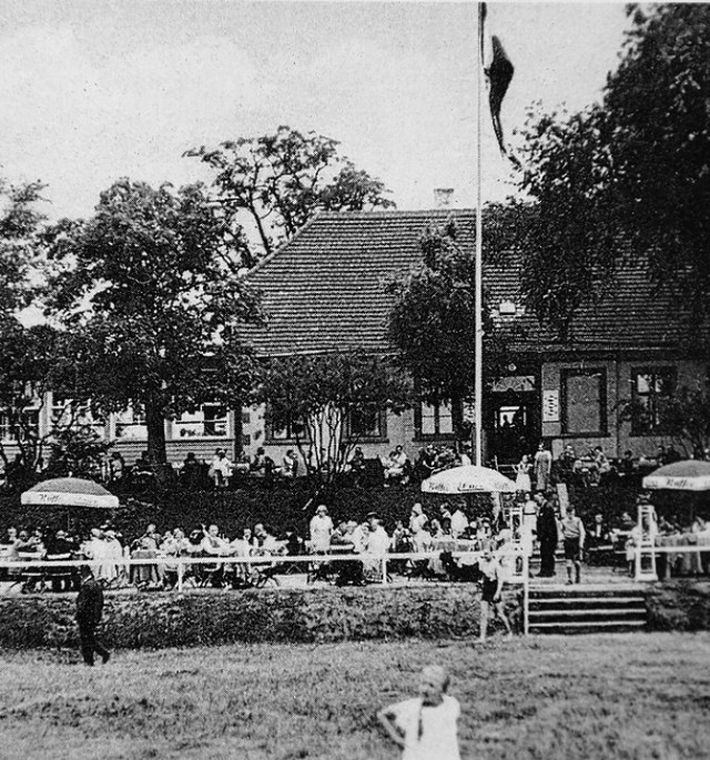 Restauracja Försterei Jungfernberg (zdjęcie z roku 1940) na dzisiejszym kąpielisku Dziewoklicz, rozebrana już po wojnie