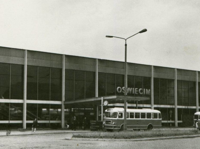 Rok 1972. Autobus marki San miejskiego przewoźnika na...