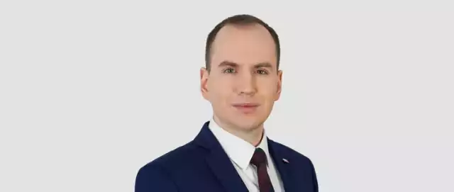 Adam Andruszkiewicz pełni funkcję sekretarza stanu w Ministerstwie Cyfryzacji od 28 grudnia 2018 roku. W wyborach do Sejmu otrzymał ponad 53 tys. głosów