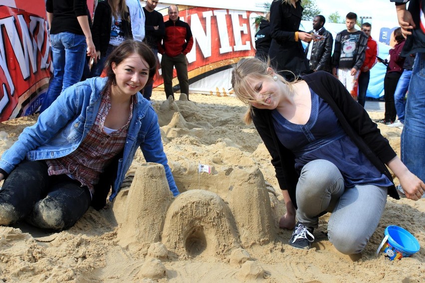 Krakowskie juwenalia 2012: studenci budowali z piasku [ZDJĘCIA]