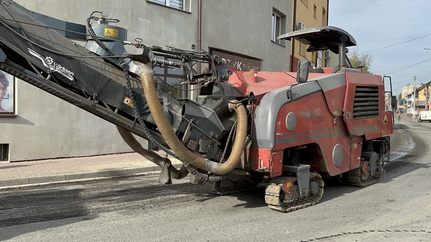 Trwa asfaltowanie ulic w centrum Brzeska za ponad 12,4 mln zł. Zobacz zdjęcia i film