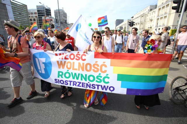 Sąd uznał, że  uchwała z Lipinek dotyczącą LGBT jest niezgodna z obowiązującym w Polsce prawem. W Moszczenicy czekają czy aż ich zaskarży