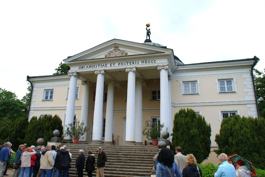 Wspaniały pałac Skórzewskich w Lubostroniu
