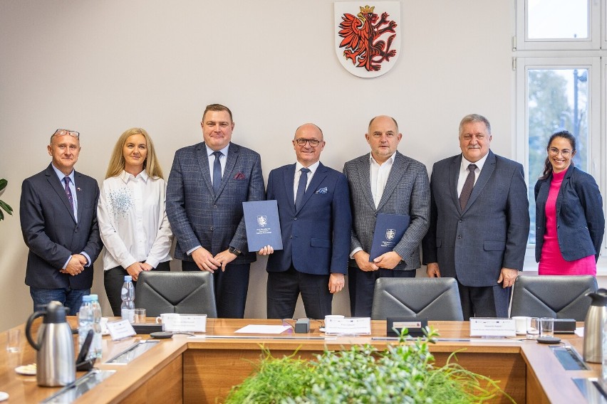 Porozumienie podpisano w Urzędzie Marszałkowskim w Toruniu w...