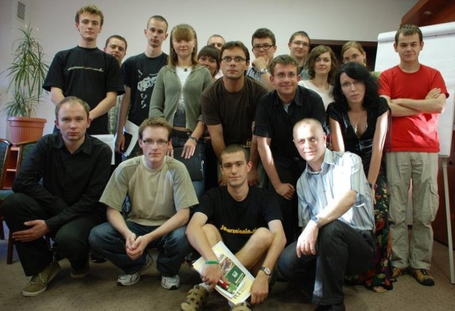 Zdjęcie grupy biorącej udział w lipcowym szkoleniu w ramach LSD. Oprócz autorów Wiadomości24.pl i redaktorów serwisu są z nami dziennikarze/stypendyści IDP