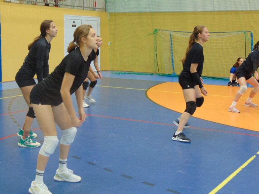  Volley-Chodzież zwycięzcą Rejonowych Mistrzostw w Piłce Siatkowej Kobiet.